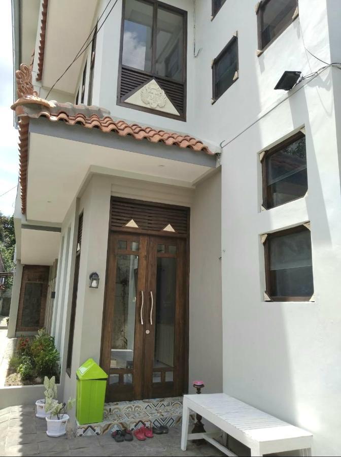Sabi Guest House - Strategic Family -Married Couples Only- Hostel In Prawirotaman Yogyakarta Exterior foto