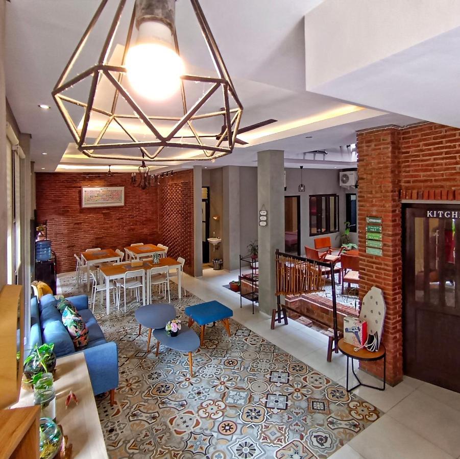 Sabi Guest House - Strategic Family -Married Couples Only- Hostel In Prawirotaman Yogyakarta Exterior foto