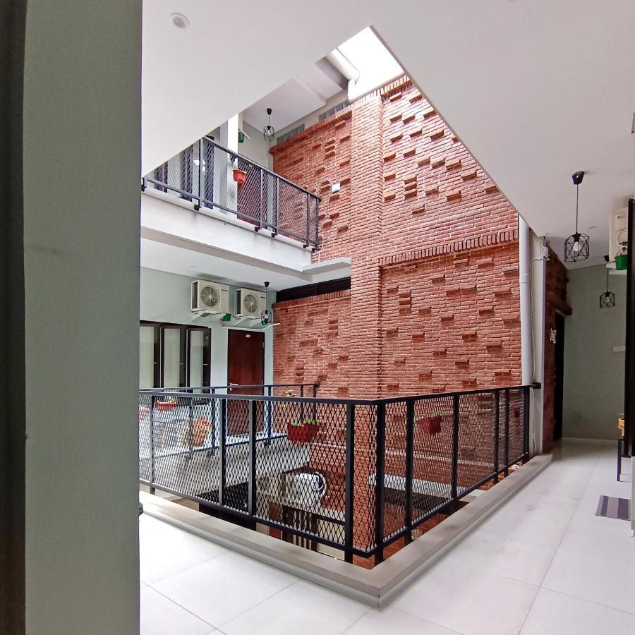 Sabi Guest House - Strategic Family -Married Couples Only- Hostel In Prawirotaman Yogyakarta Exterior foto